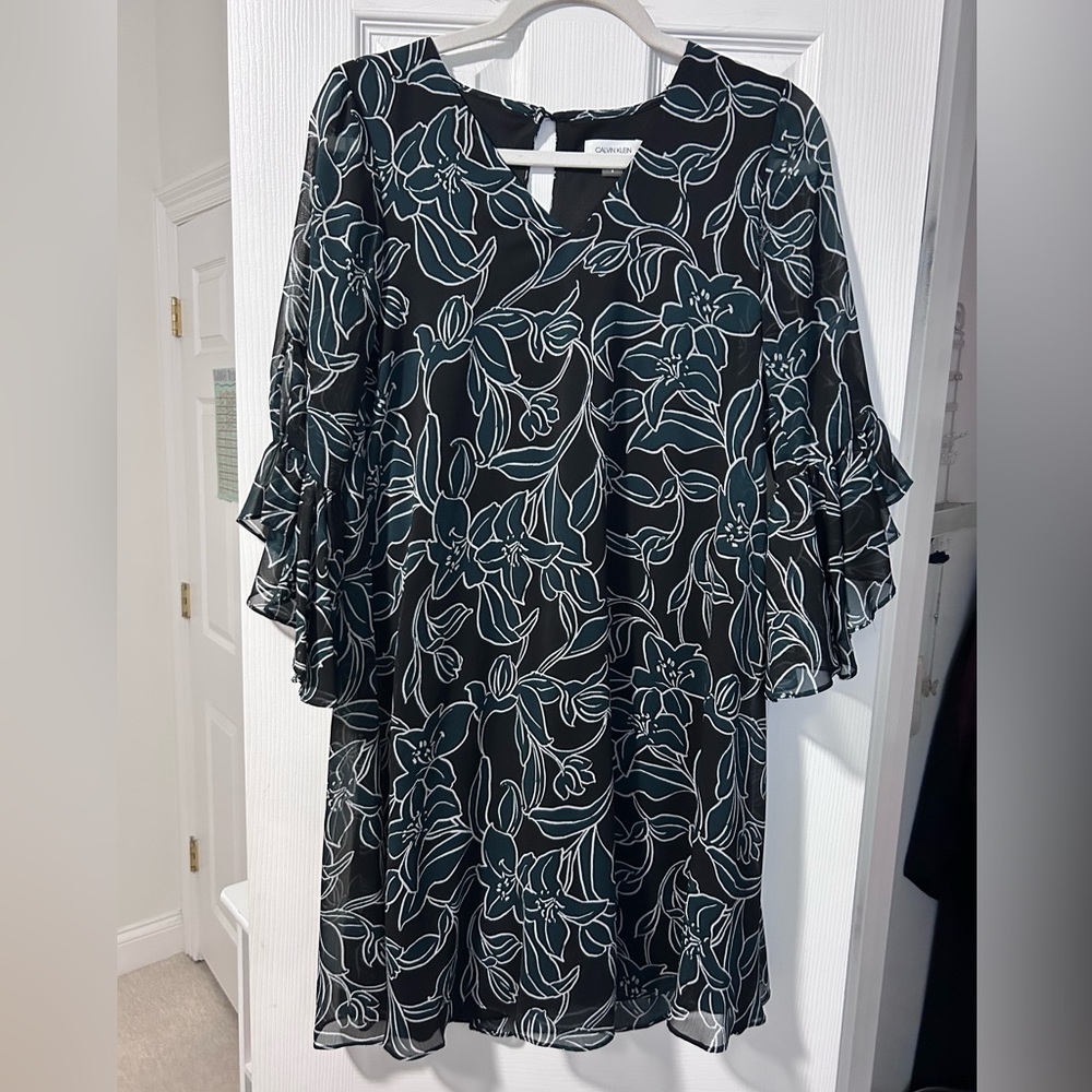 Calvin Klein Women's 4 V-Neck 3/4 Ruffle Sleeve Floral Chiffon Dress